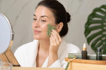 Gua sha visage : bienfaits, utilisation et routine beauté naturelle